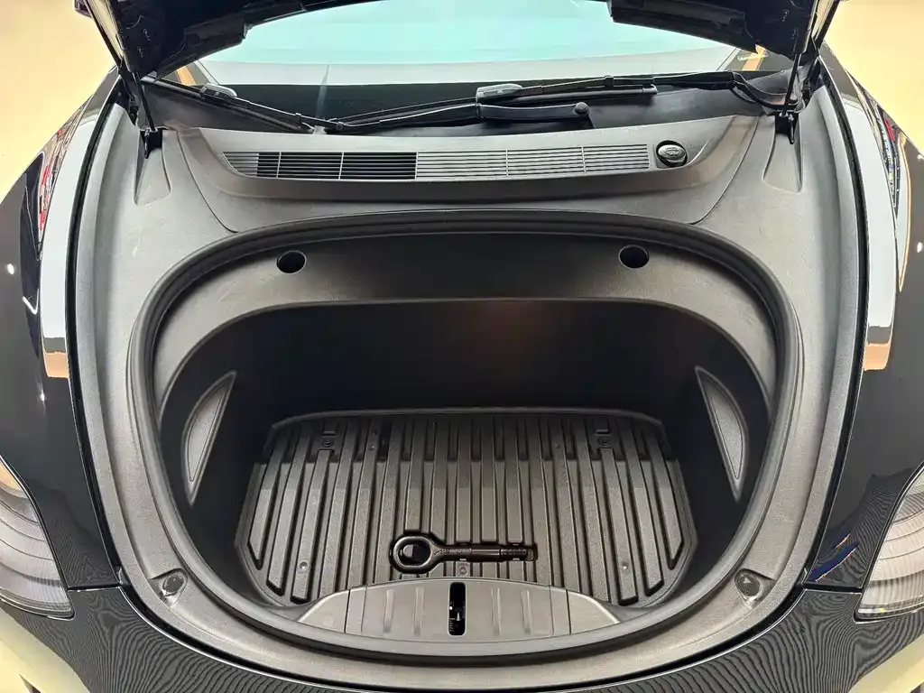 Tesla Model 3 — фото 8