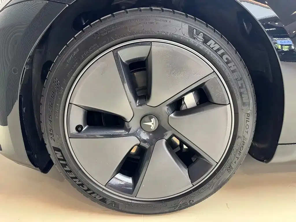 Tesla Model 3 — фото 6