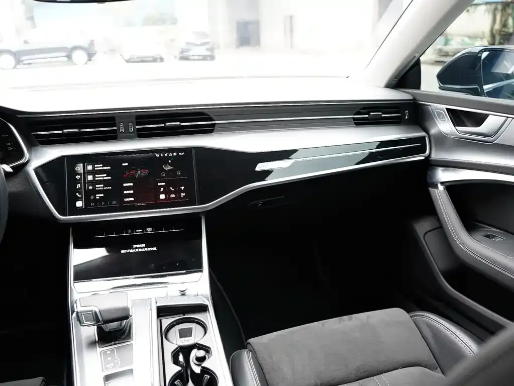 Audi A7L — фото 8