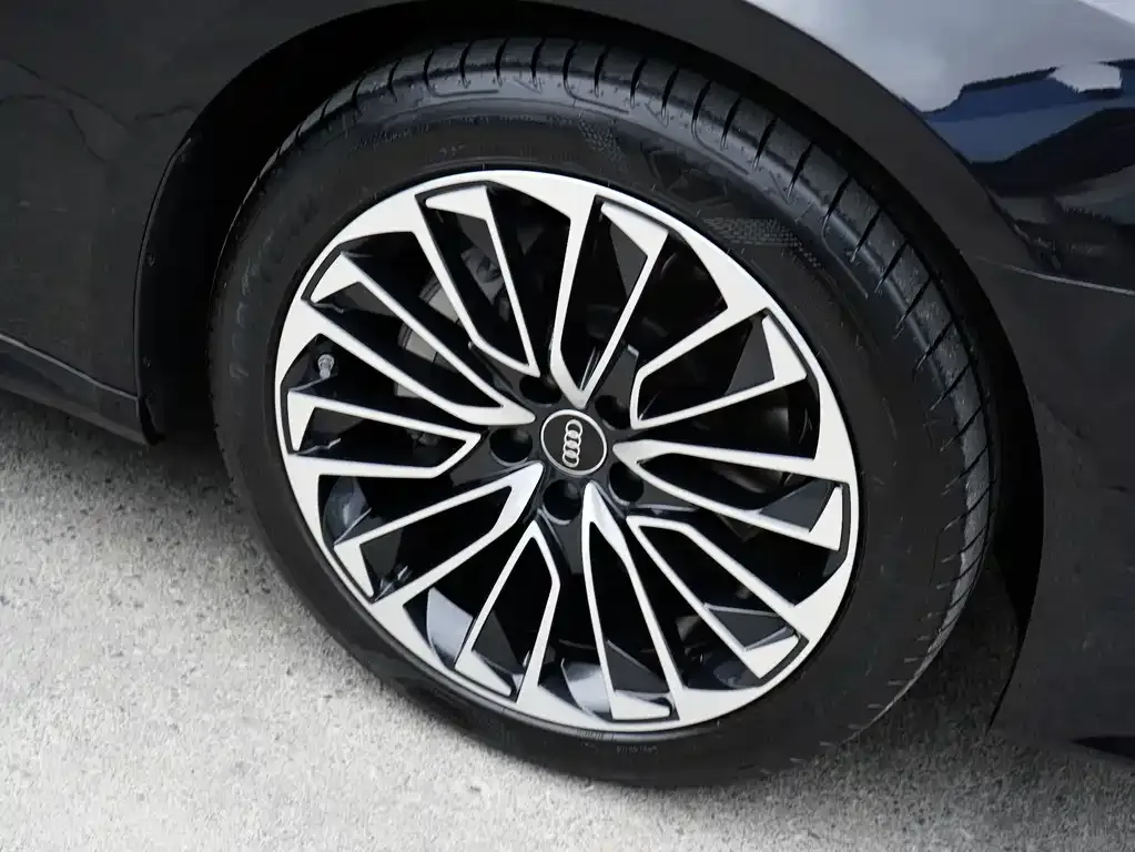 Audi A7L — фото 10