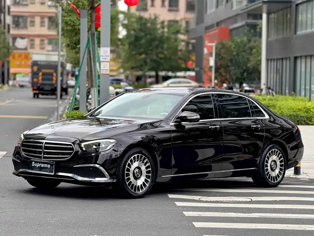 Mercedes-Benz E-Class — фото 1