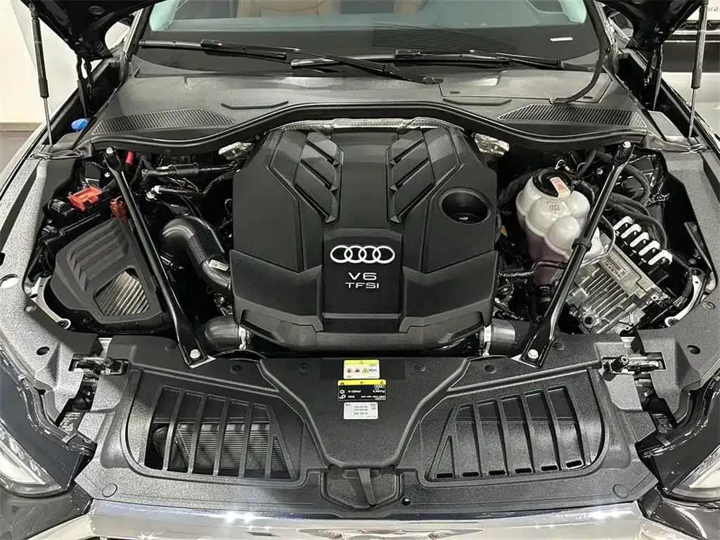 Audi A8 — фото 5