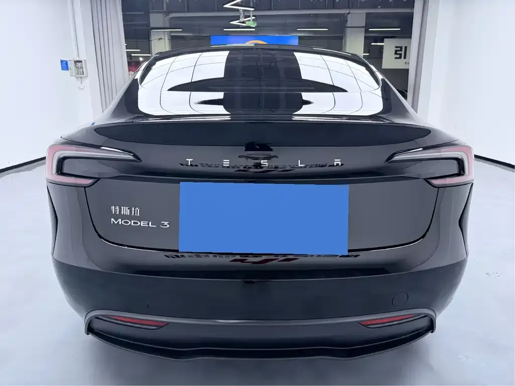 Tesla Model 3 — фото 10