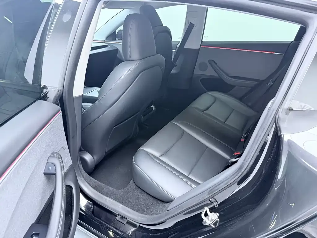 Tesla Model 3 — фото 7