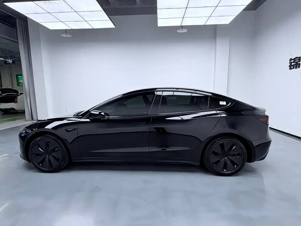 Tesla Model 3 — фото 9