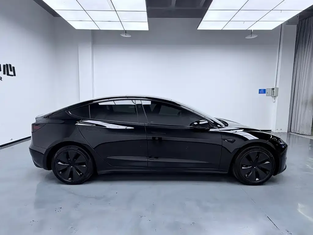 Tesla Model 3 — фото 4