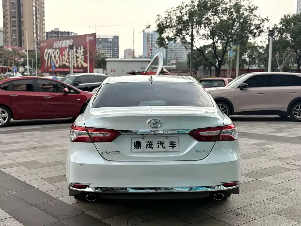 Toyota Camry — фото 8