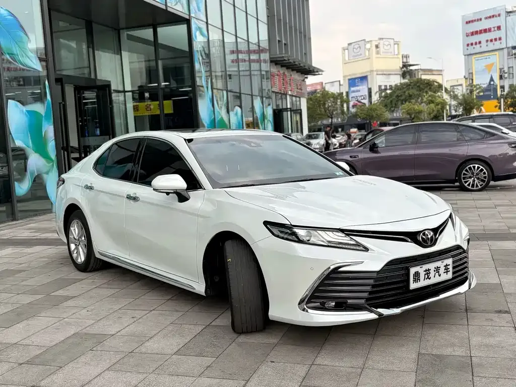 Toyota Camry — фото 7