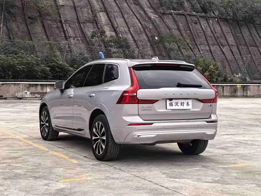 Volvo XC60 — фото 10
