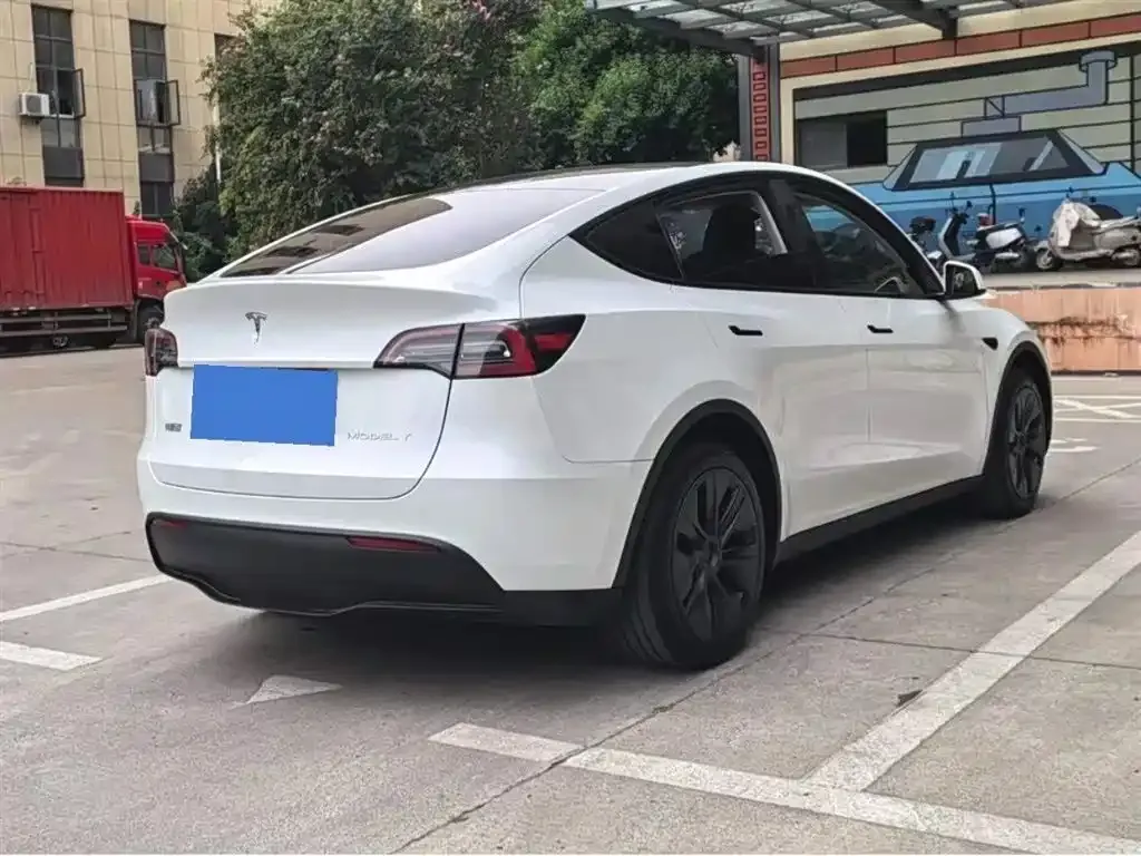 Tesla Model Y — фото 5