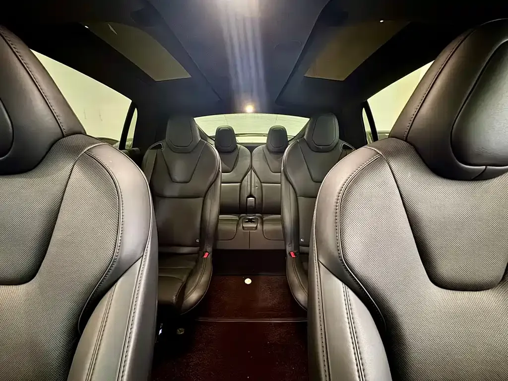 Tesla Model X — фото 3