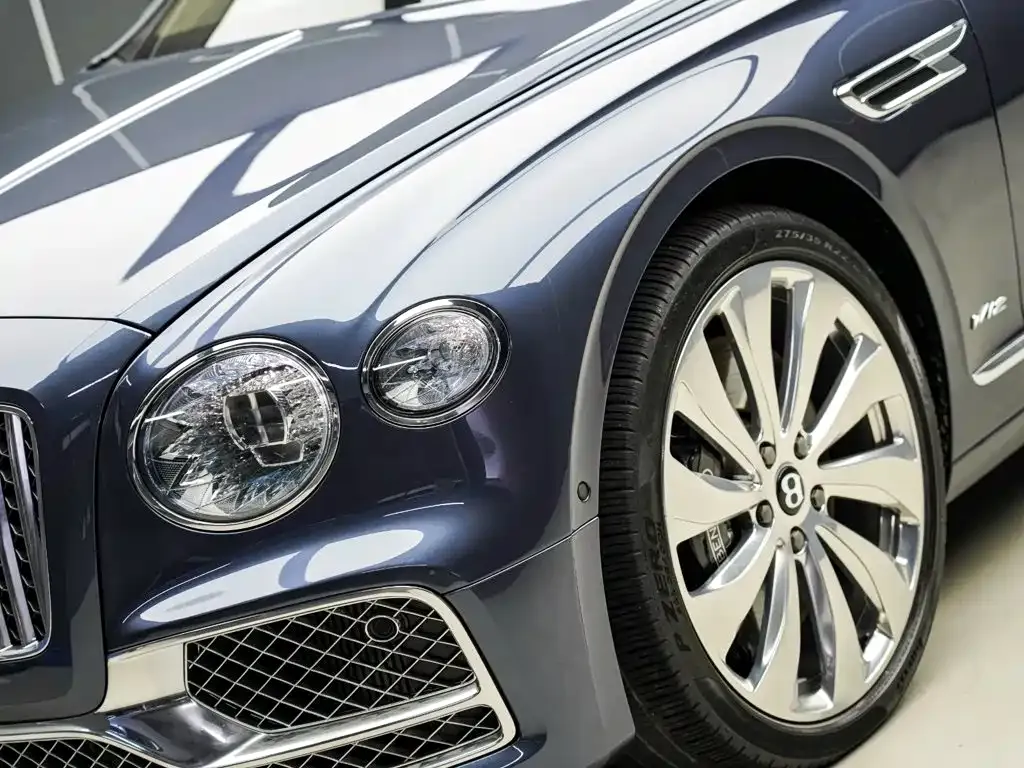 Bentley Flying Spur — фото 9