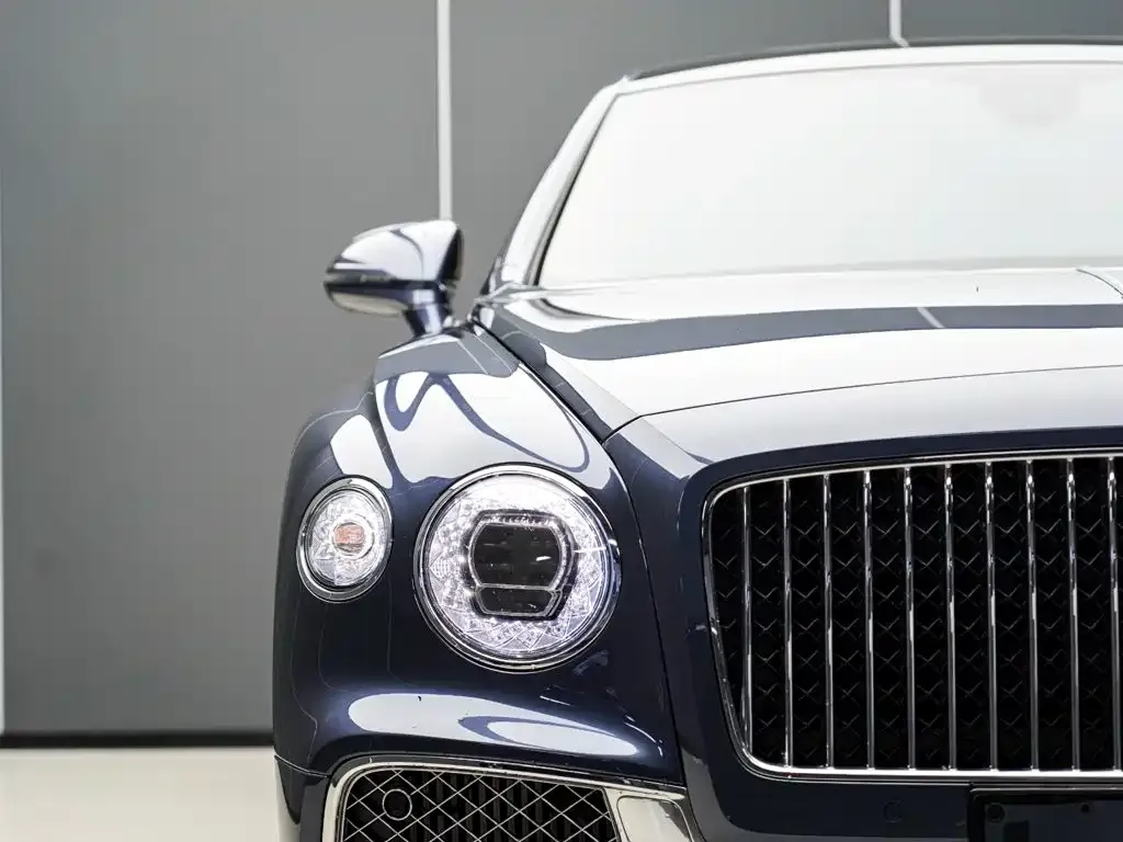 Bentley Flying Spur — фото 7