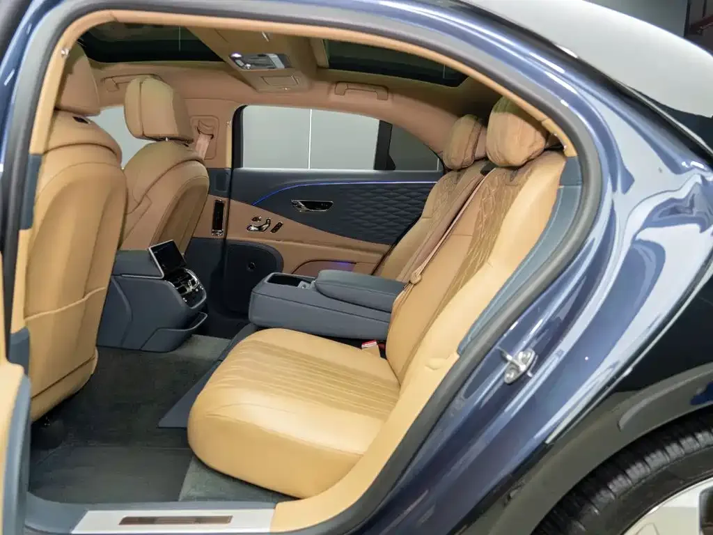 Bentley Flying Spur — фото 4