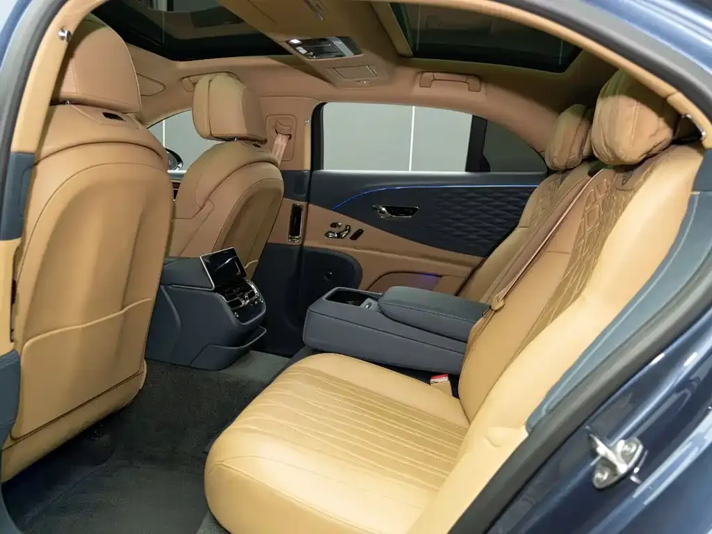 Bentley Flying Spur — фото 8