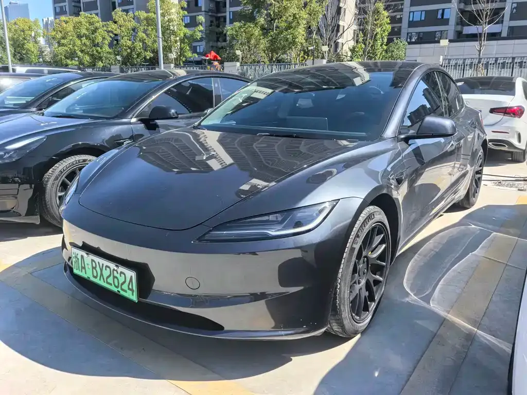 Tesla Model 3 — фото 1