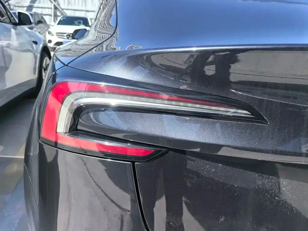 Tesla Model 3 — фото 10