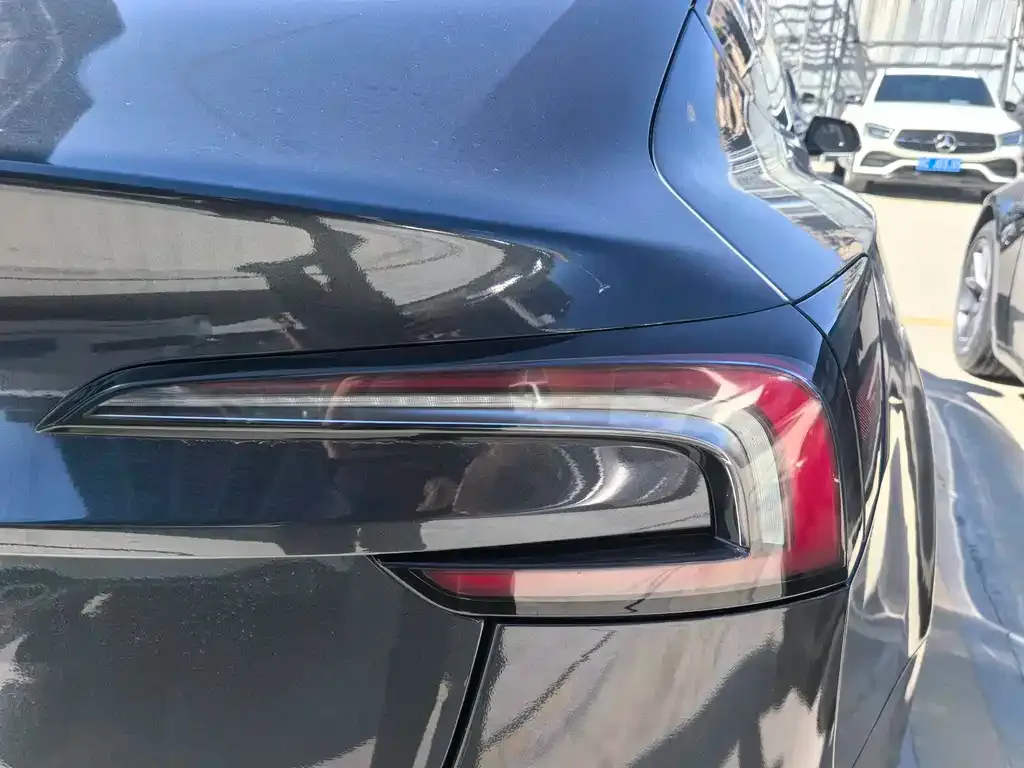 Tesla Model 3 — фото 5