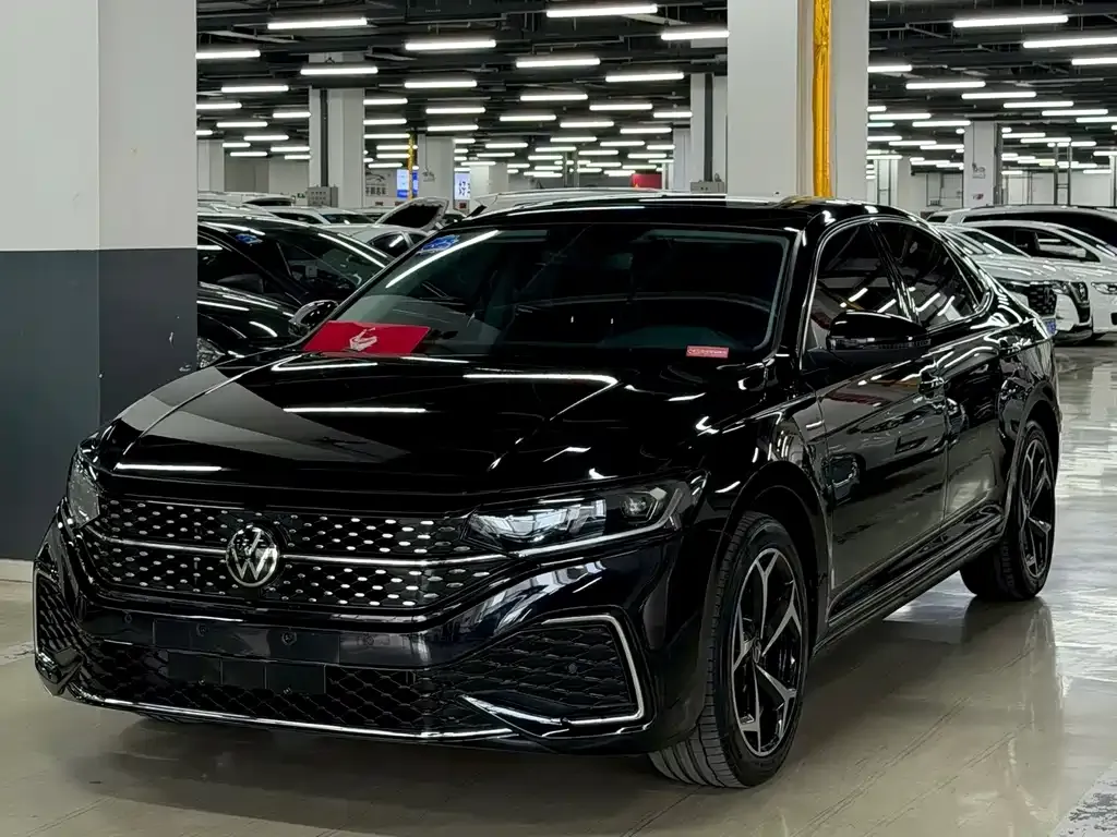 Volkswagen Passat — фото 1