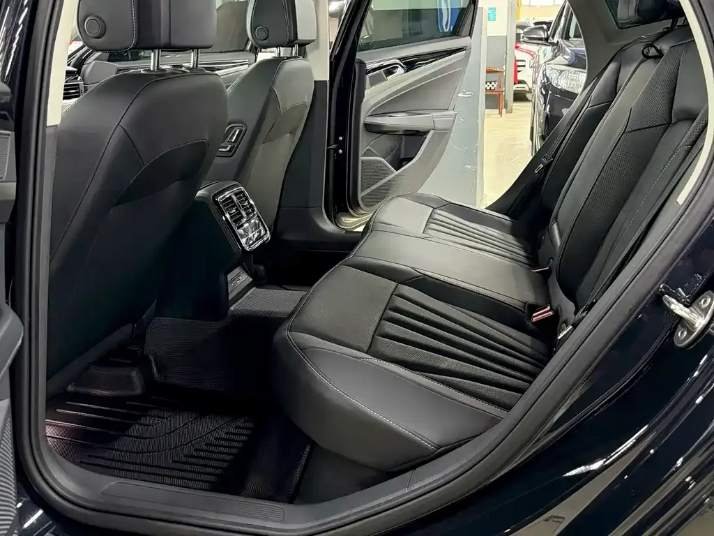 Volkswagen Passat — фото 5