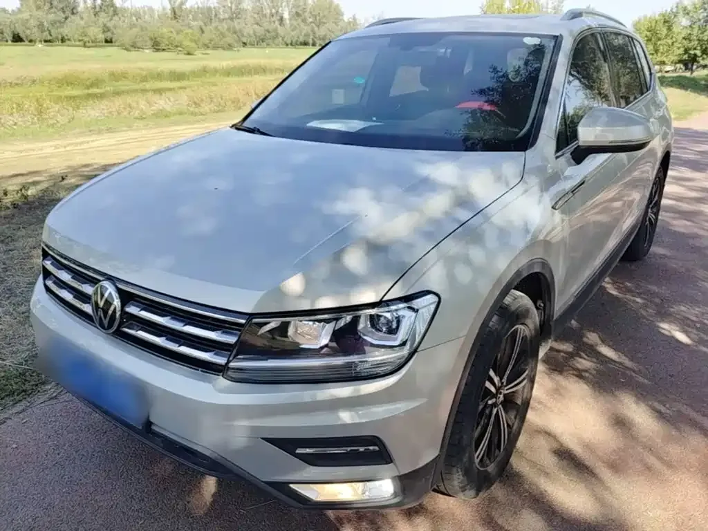 Volkswagen Tiguan L — фото 1