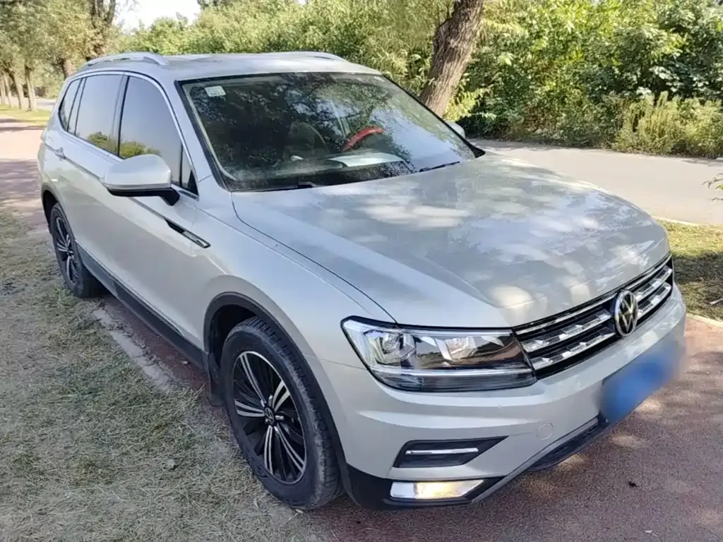 Volkswagen Tiguan L — фото 10
