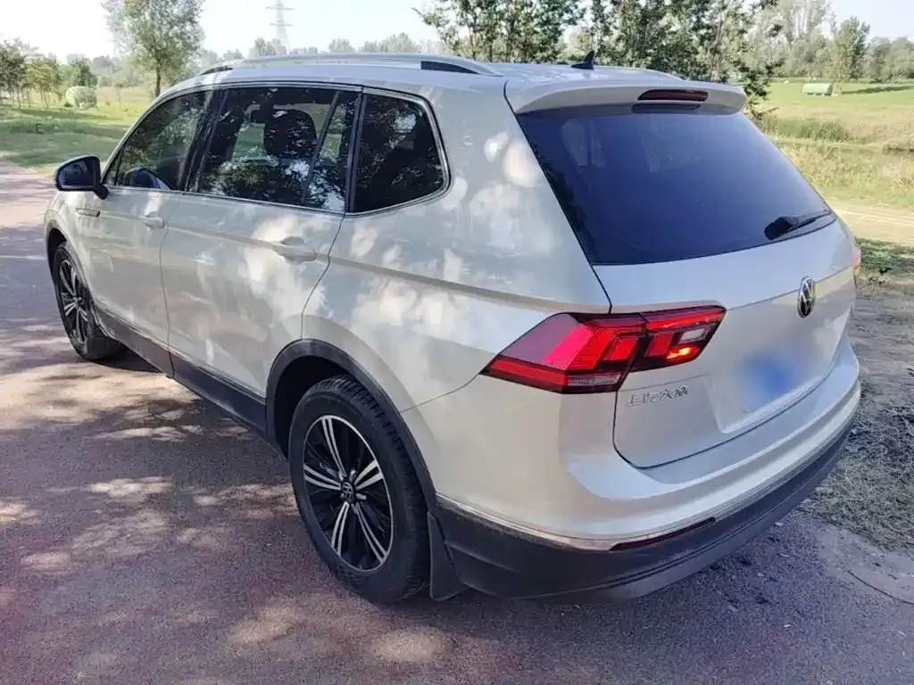 Volkswagen Tiguan L — фото 8