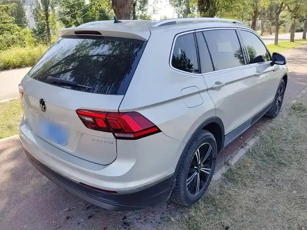 Volkswagen Tiguan L — фото 5