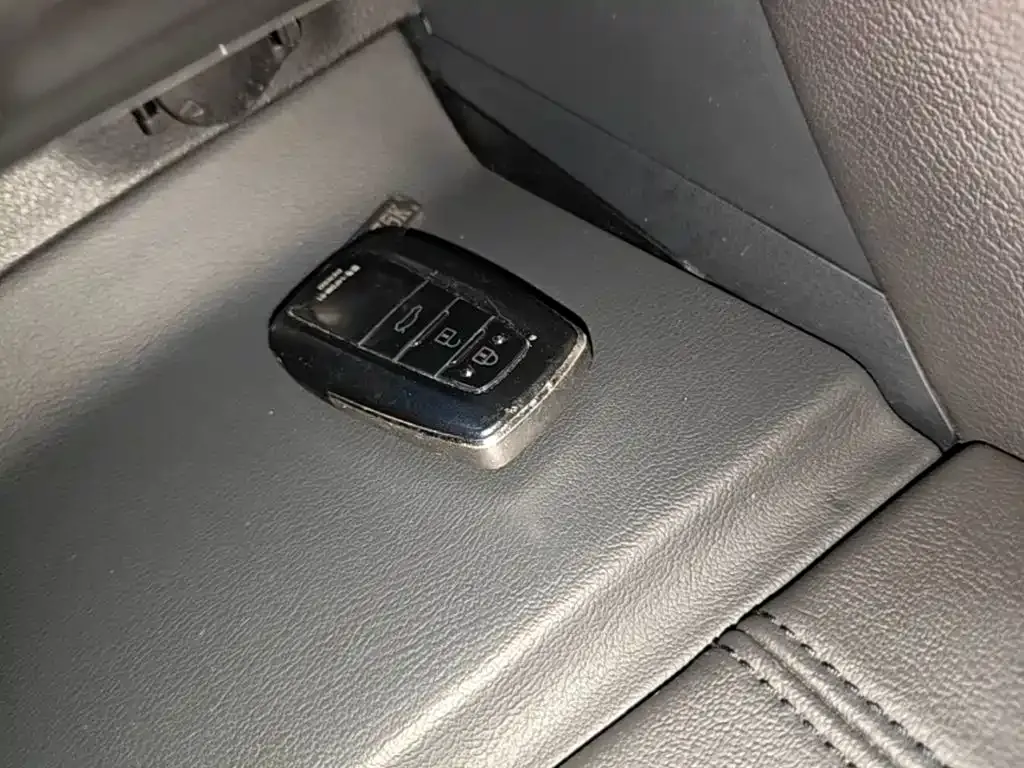 Toyota Avalon — фото 10