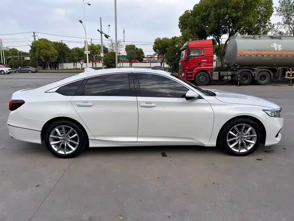 Honda Accord — фото 8