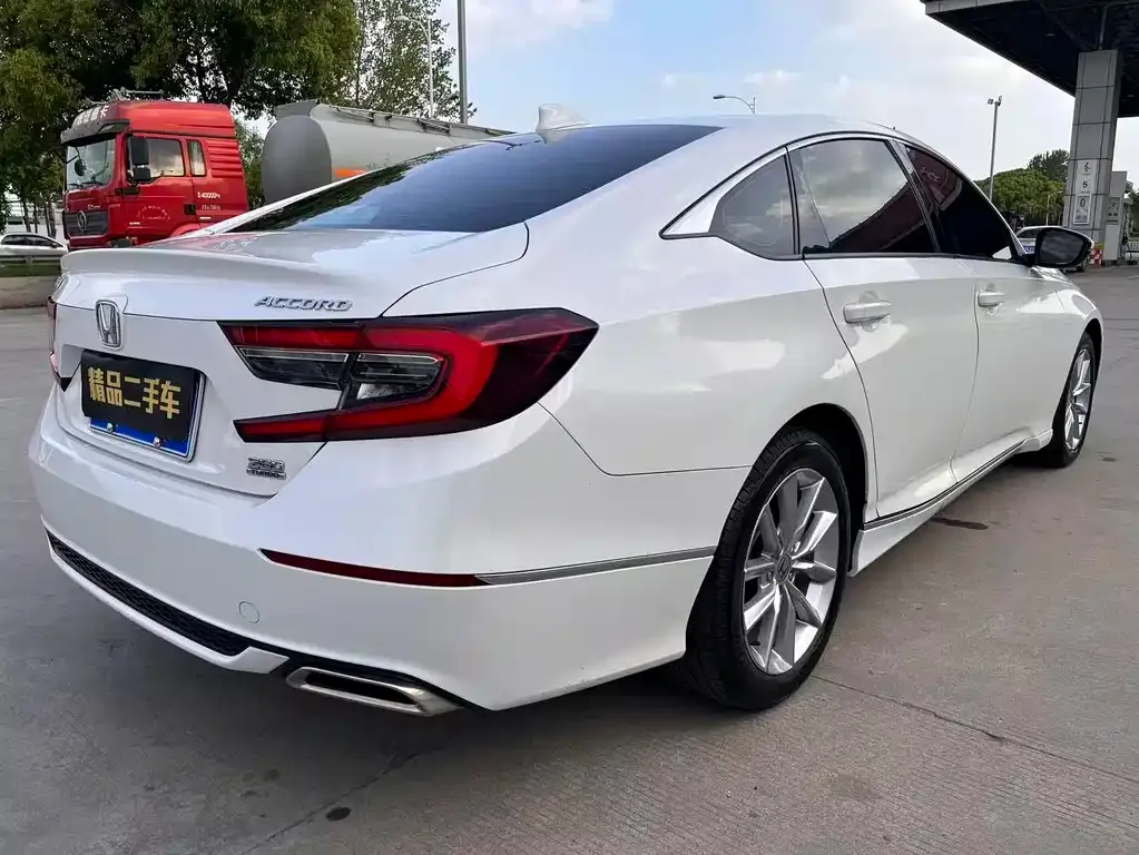 Honda Accord — фото 10