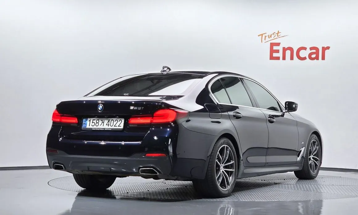 BMW 5-Series — фото 10
