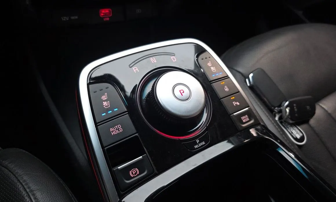 Kia Niro — фото 8