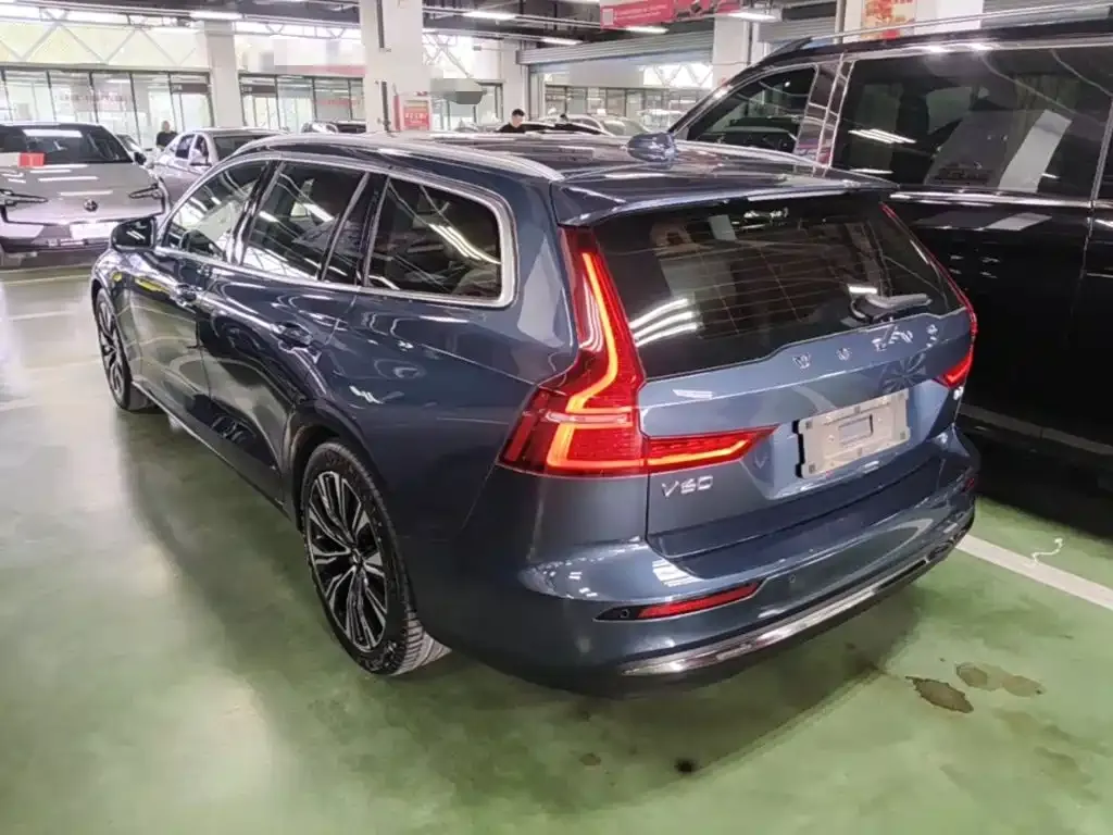Volvo V60 — фото 10