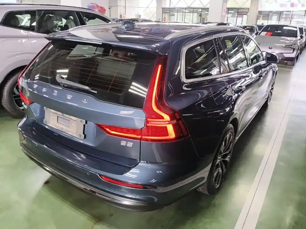 Volvo V60 — фото 8