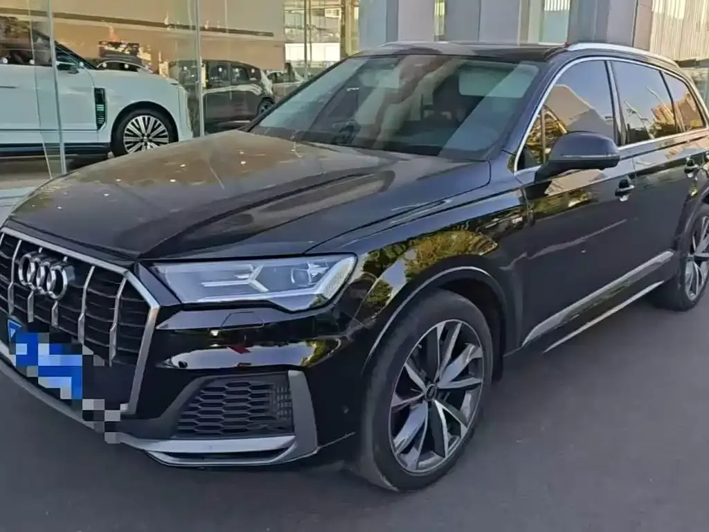 Audi Q7 — фото 1