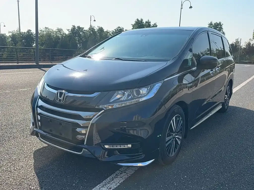 Honda Odyssey — фото 1