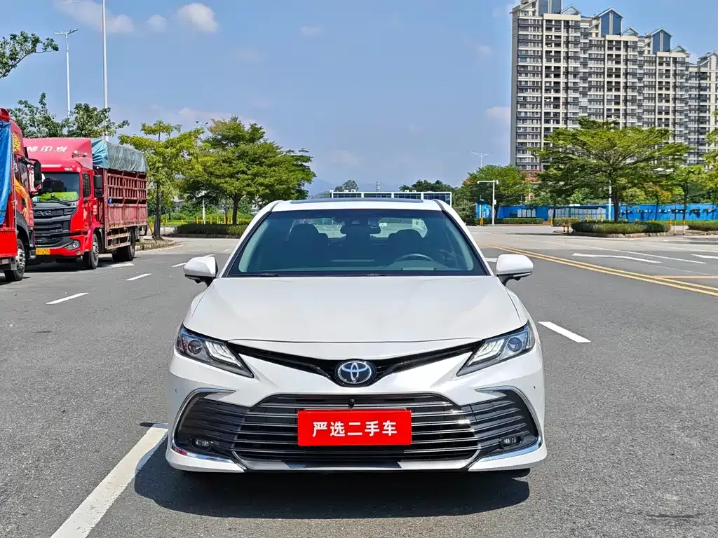 Toyota Camry — фото 5