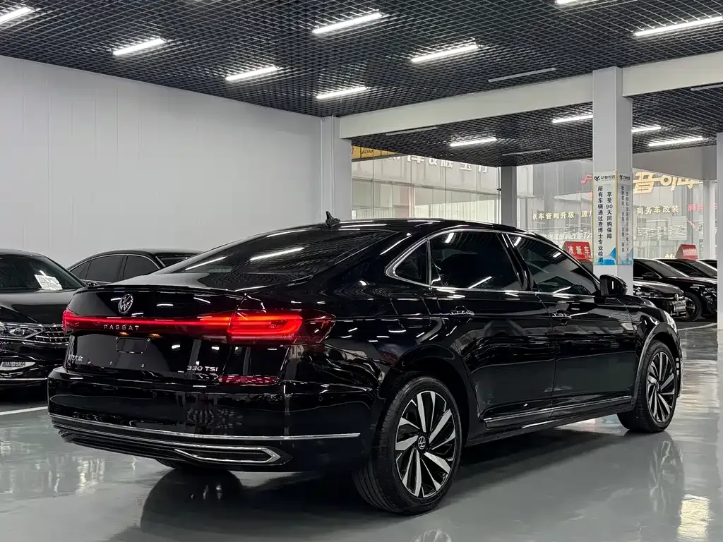 Volkswagen Passat — фото 6