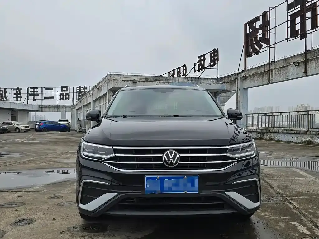 Volkswagen Tiguan L — фото 9