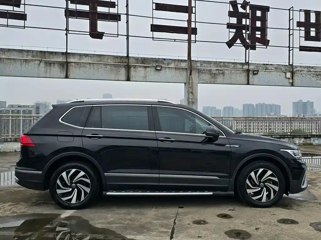 Volkswagen Tiguan L — фото 2