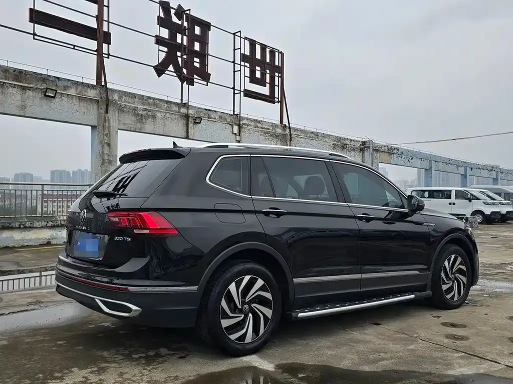 Volkswagen Tiguan L — фото 4