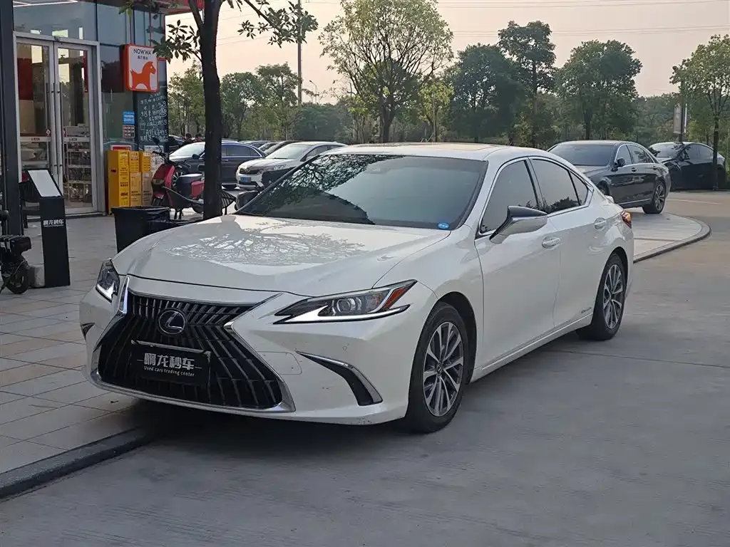 Lexus ES — фото 1