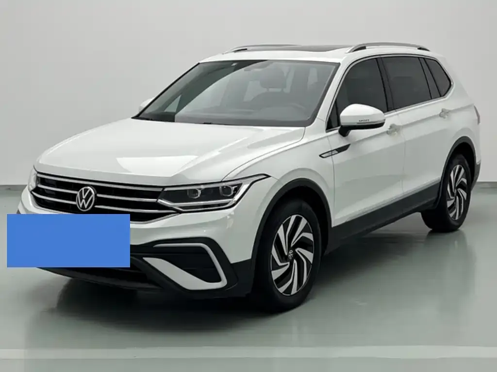 Volkswagen Tiguan L — фото 1