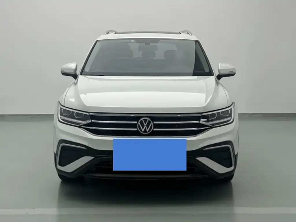 Volkswagen Tiguan L — фото 10