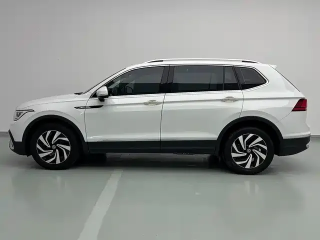 Volkswagen Tiguan L — фото 4