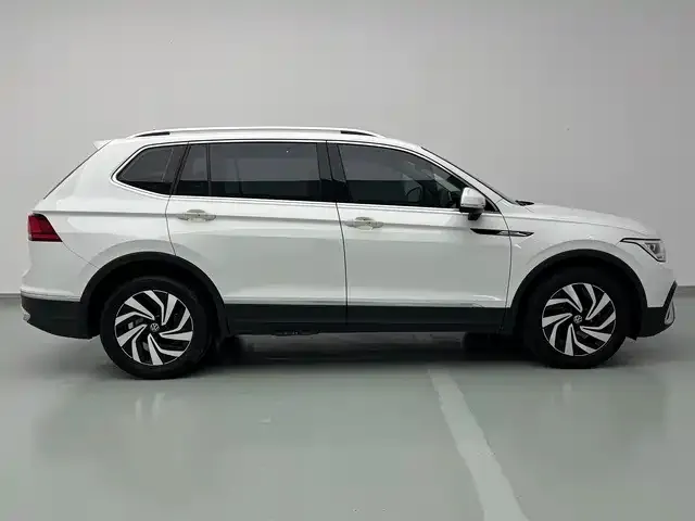 Volkswagen Tiguan L — фото 8