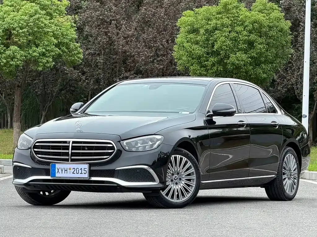 Mercedes-Benz E-Class — фото 1