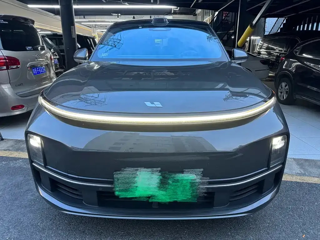 Li Auto L8 — фото 7