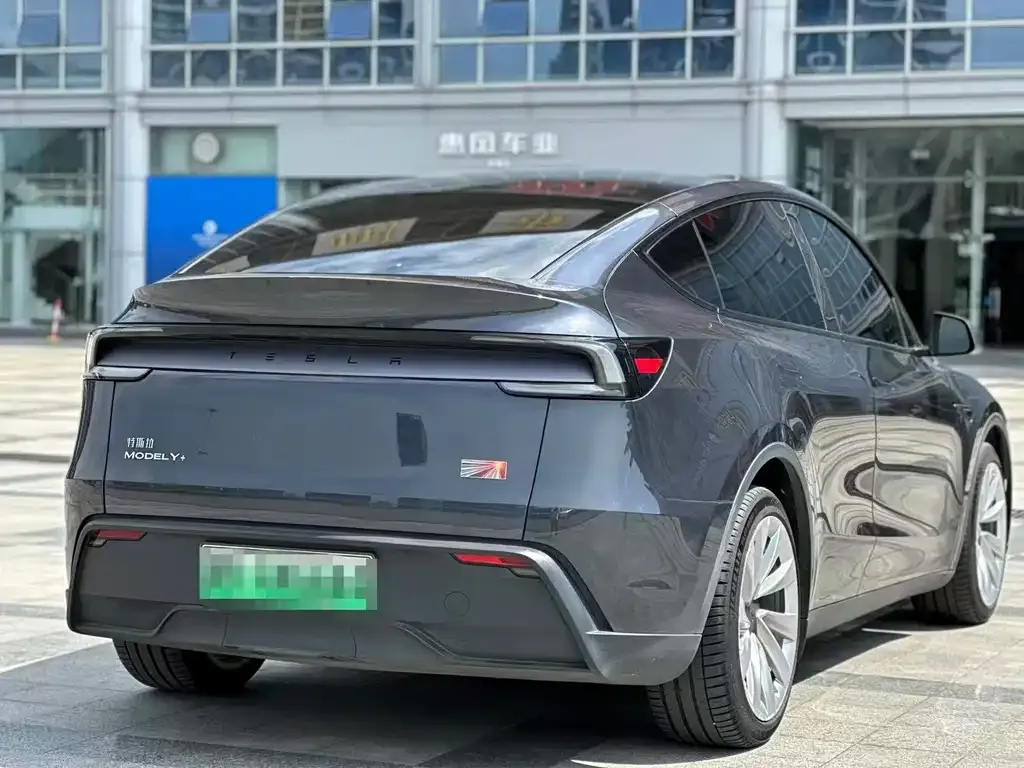 Tesla Model Y — фото 4